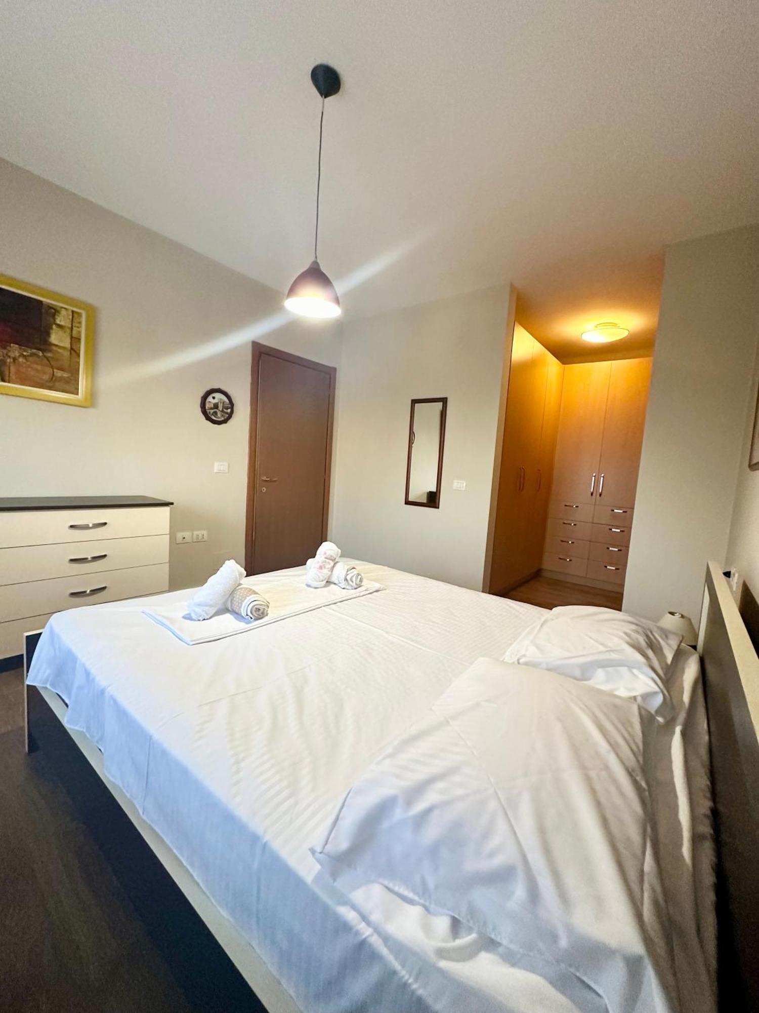 Kk Apartment Air Albania-Centrally Located تيرانا المظهر الخارجي الصورة